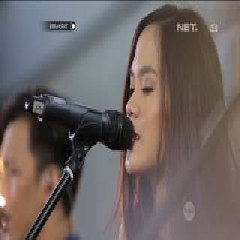 Download Lagu Noah Feat. Sheryl Sheinafia - Tak Lagi Sama Mp3